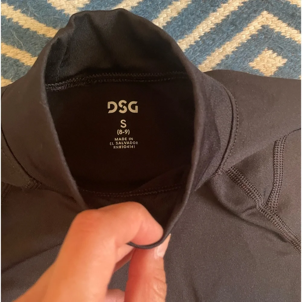 Boys small 8/9 DSG black long sleeve rash guard swim shirt